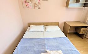 Apartment in downtown Апартаменти в центрі на набережній Дніпра