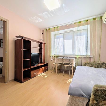 Apartment in downtown Апартаменти в центрі на набережній Дніпра Днепр Экстерьер фото